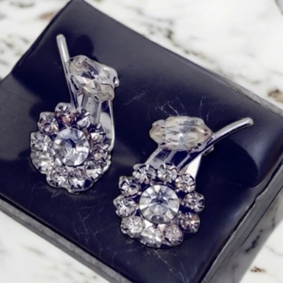 Vintage Jewelry - Vintage Rhinestone Flower Clip On Silver Tone Earrings